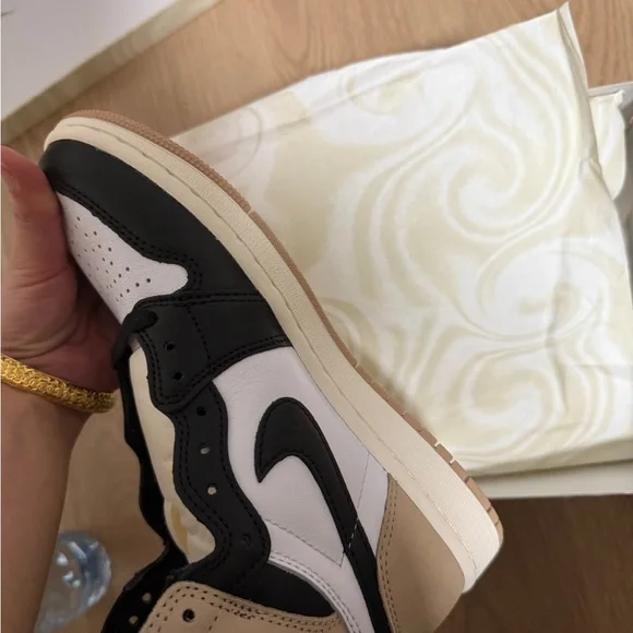 Nike Women’s Black and Tan Sneakers - Picture 3 of 6